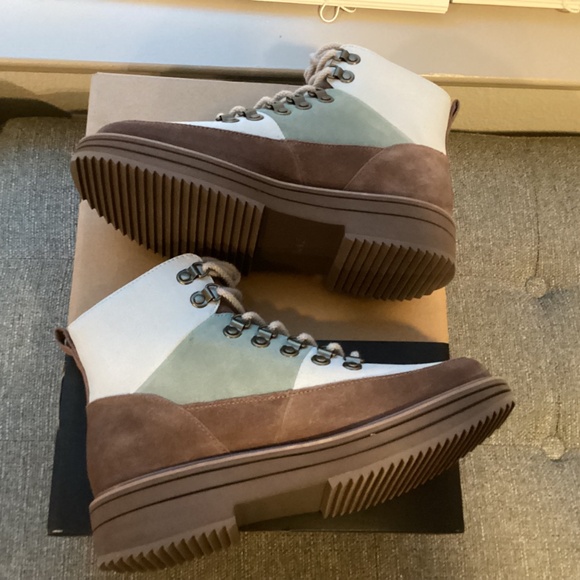 Teva Women's Patchwork Booties, size 8.5 - Picture 6 of 10